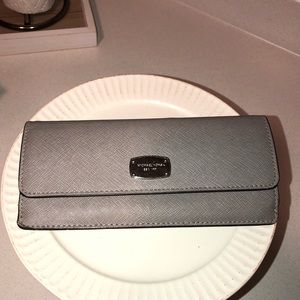 Michael Kors Wallet ✨